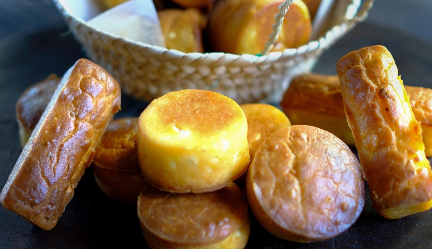 Muffins με καλαμποκάλευρο και τυρί