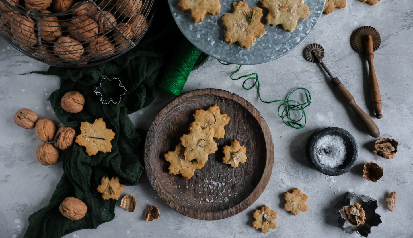 Savoury blue cheese & walnut biscuits