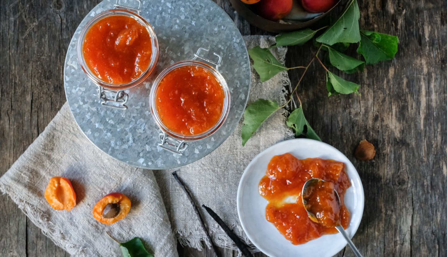 Apricot jam with vanilla beans