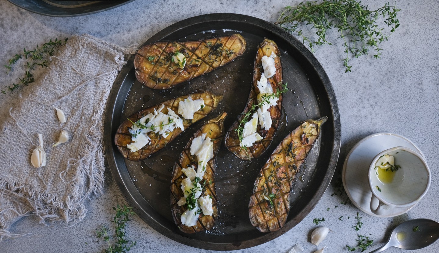 Grilled aubergine with garlic and thyme