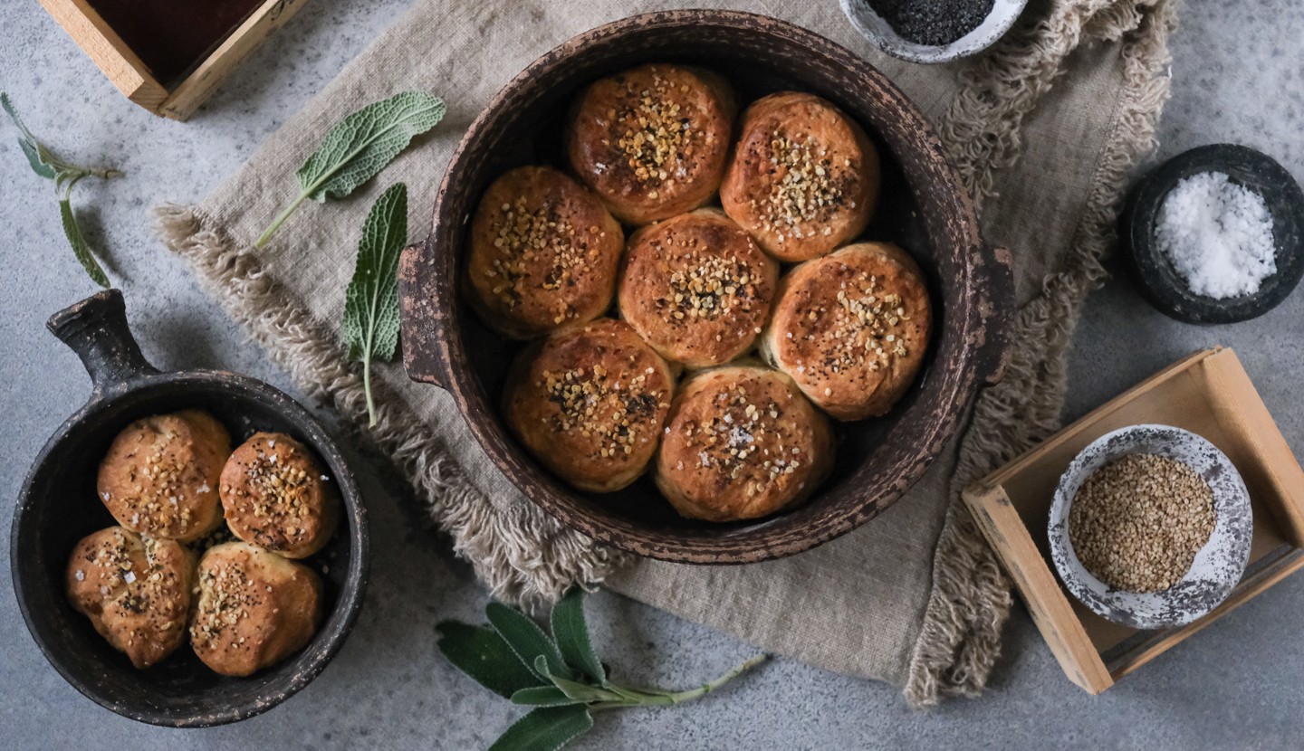 Savoury butter biscuits with goat cheese