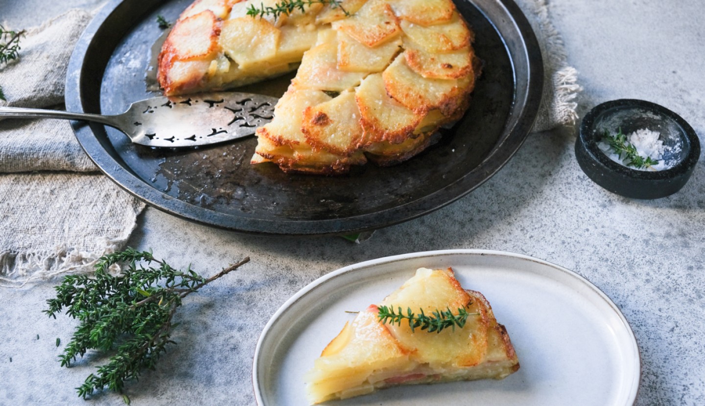 Τυρένια Galette πατάτας με λουκανικάκια